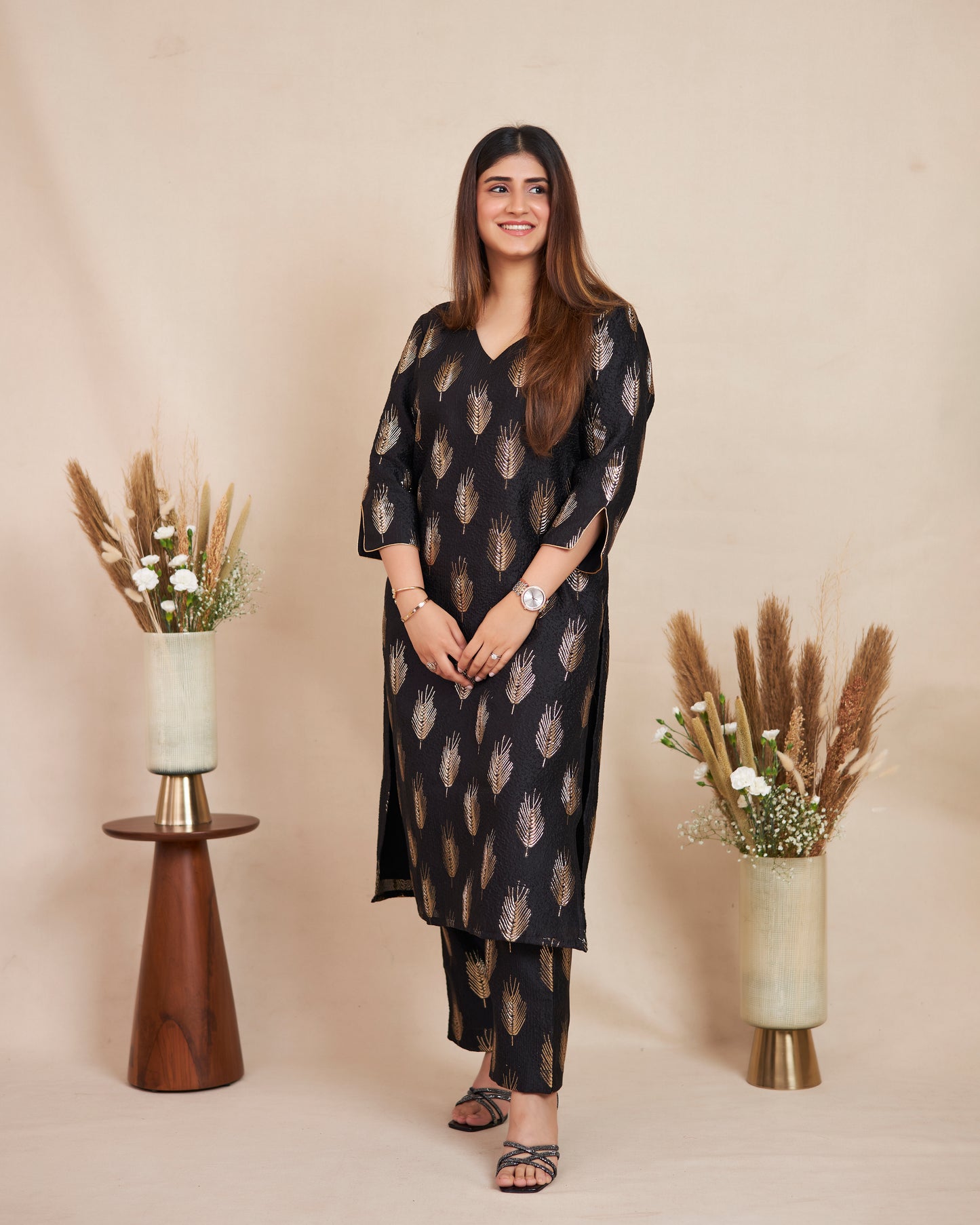 Golden Glimpse (Black)