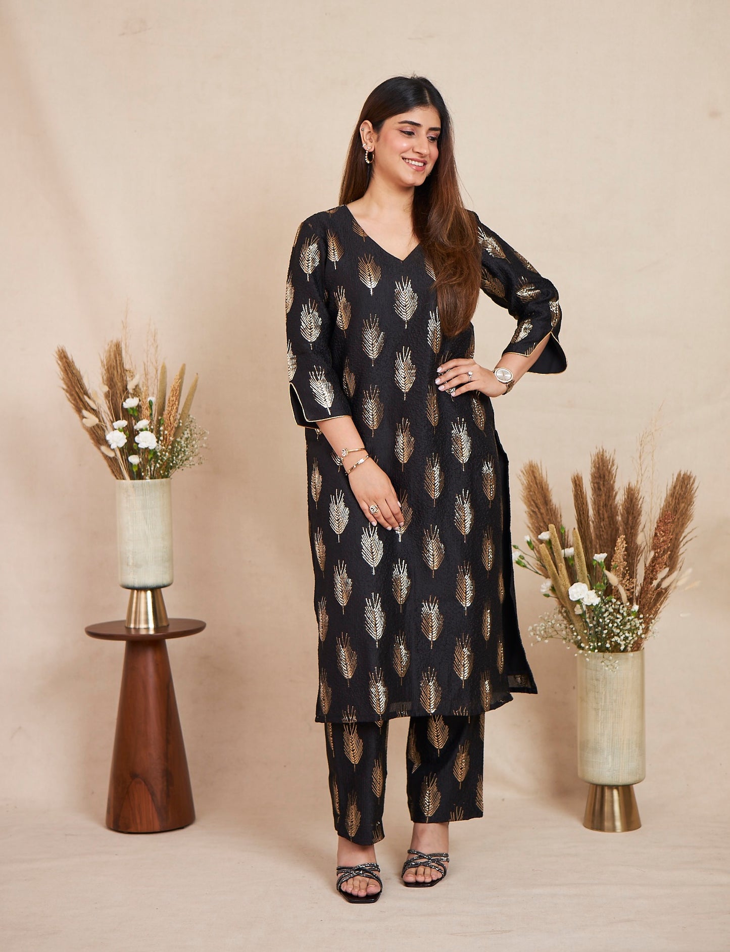 Golden Glimpse (Black)